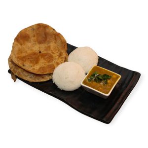 Puri (2 Pcs), Idli (2 Pcs) with Ghuguni